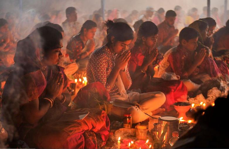 دیدنی های امروز؛ از تظاهرات ضد ترامپ در آمریکا تا اعتراضات ضد نتانیاهو در اسرائیل جشنواره آیینی "راخر آپوباش" هندوها