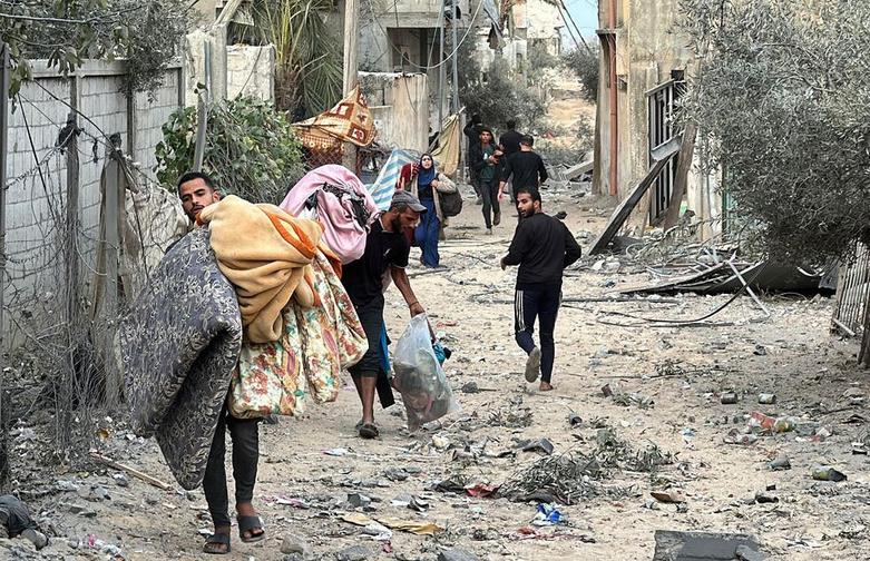 شهروندان فلسطینی در اردوگاه نصیرات در نوار غزه