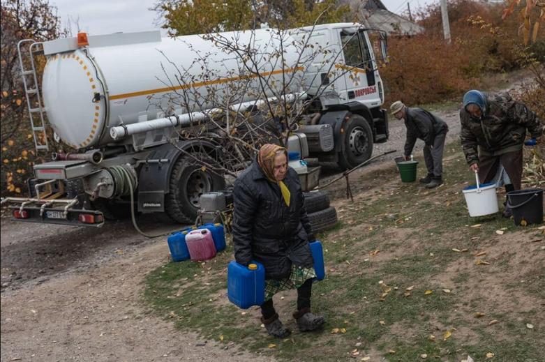 دیدنی های امروز؛ از جنگ غزه و لبنان تا جنگ اوکراین توزیع آب آشامیدنی بین مردم اوکراین