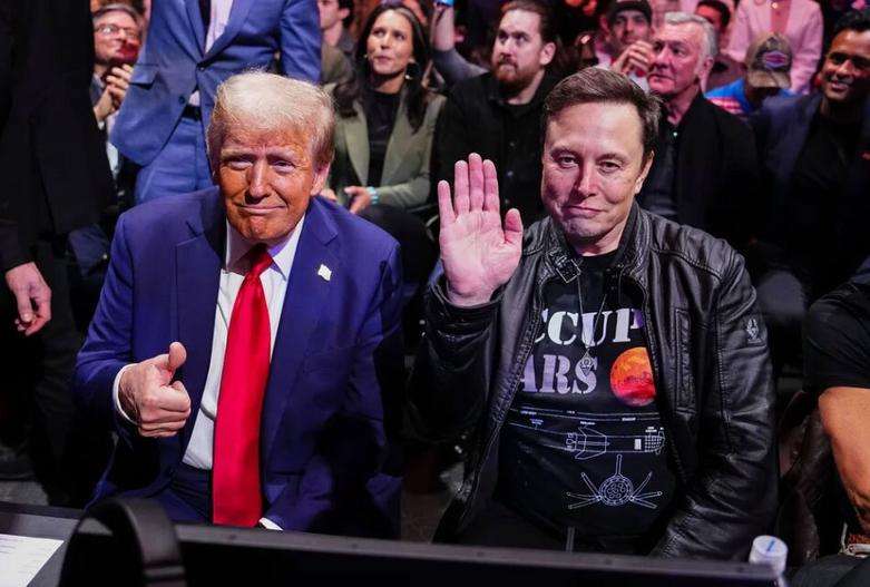 ترامپ و ایلان ماسک در سالن برگزاری مسابقات "یو اف سی"
