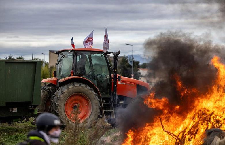 اعتراضات اتحادیه کشاورزان فرانسوی به توافقنامه واردات محصولات کشاورزی