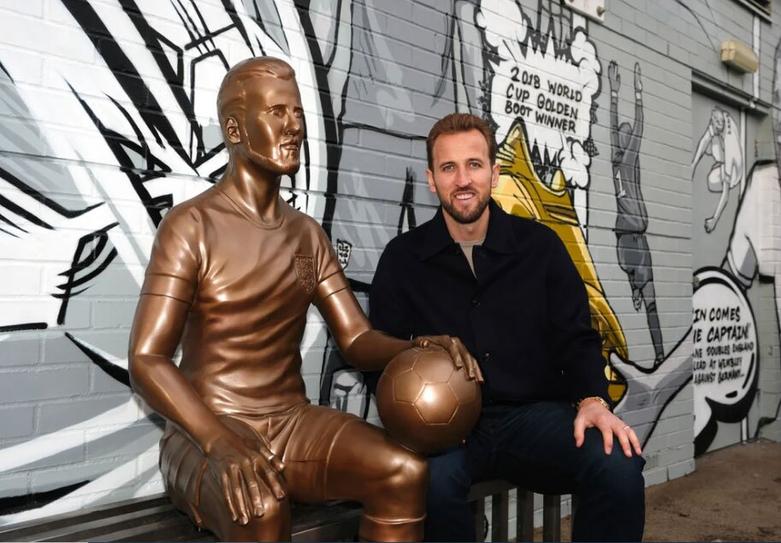 رونمایی از مجسمه "هری کین" بازیکن فوتبال انگلیس