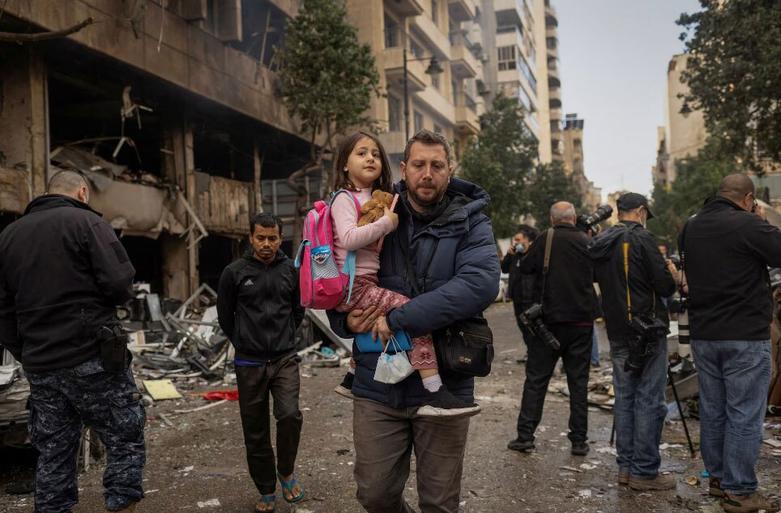 دیدنی های امروز؛ از اعتراضات کشاورزان فرانسوی و انگلیسی تا نشست جی 20 محل اصابت بمب جنگنده اسرائیلی