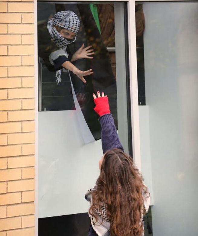 دیدنی های امروز؛ از پیروزی حزب حاکم هند تا واکنش ها به حکم بازداشت نتانیاهو دانشجویان حامی فلسطین