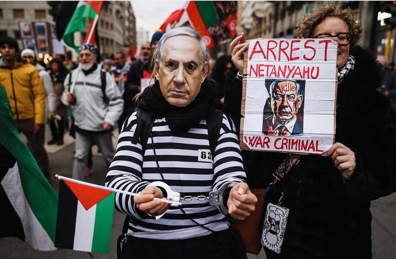 دیدنی های امروز؛ از پیروزی حزب حاکم هند تا واکنش ها به حکم بازداشت نتانیاهو تظاهرات حامیان فلسطین در شهر میلان ایتالیا