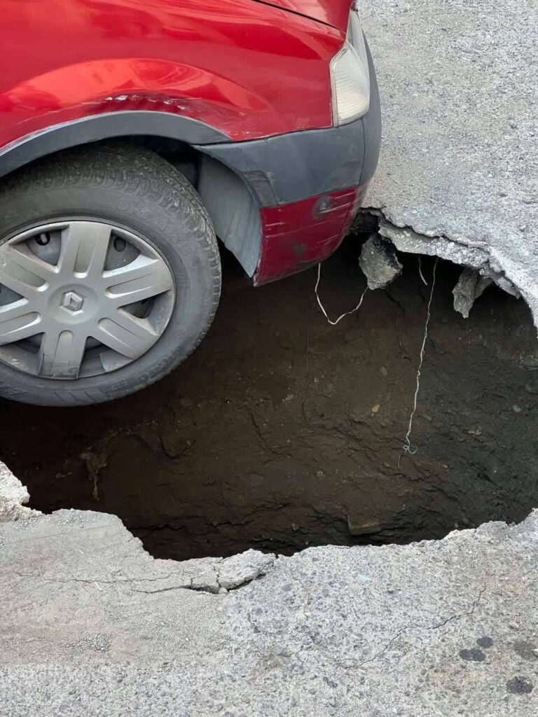 فرونشست زمین در دارآباد 