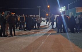 حمله با لودر معترضان تخریب جاده بافق به بهاباد