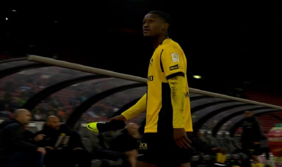 کارت قرمز پرتاب استوک