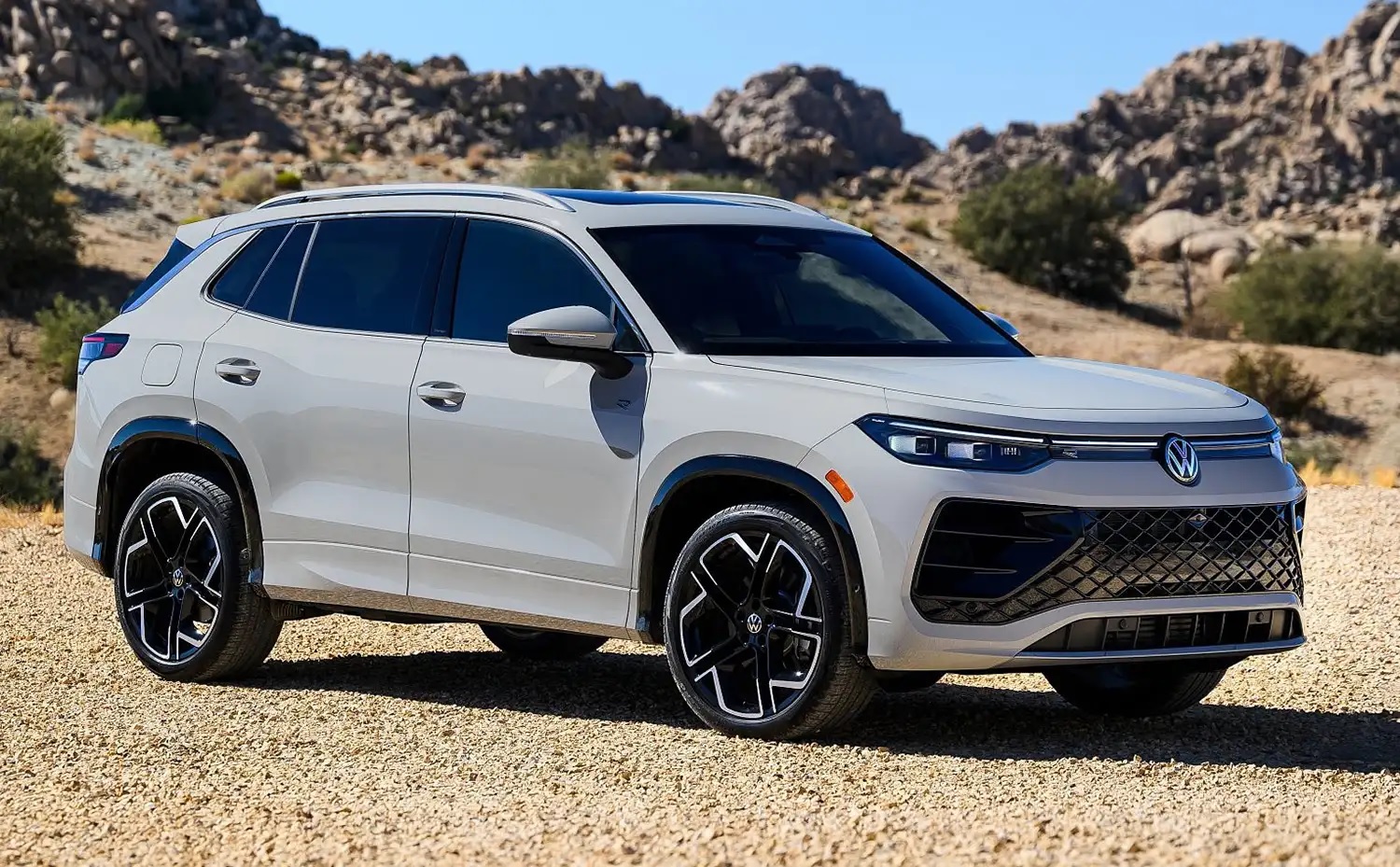 فولکس واگن تیگوان 2025 از راه رسید؛ ترکیب طراحی مدرن و عملکرد قوی فولکس واگن تیگوان 2025 (3)