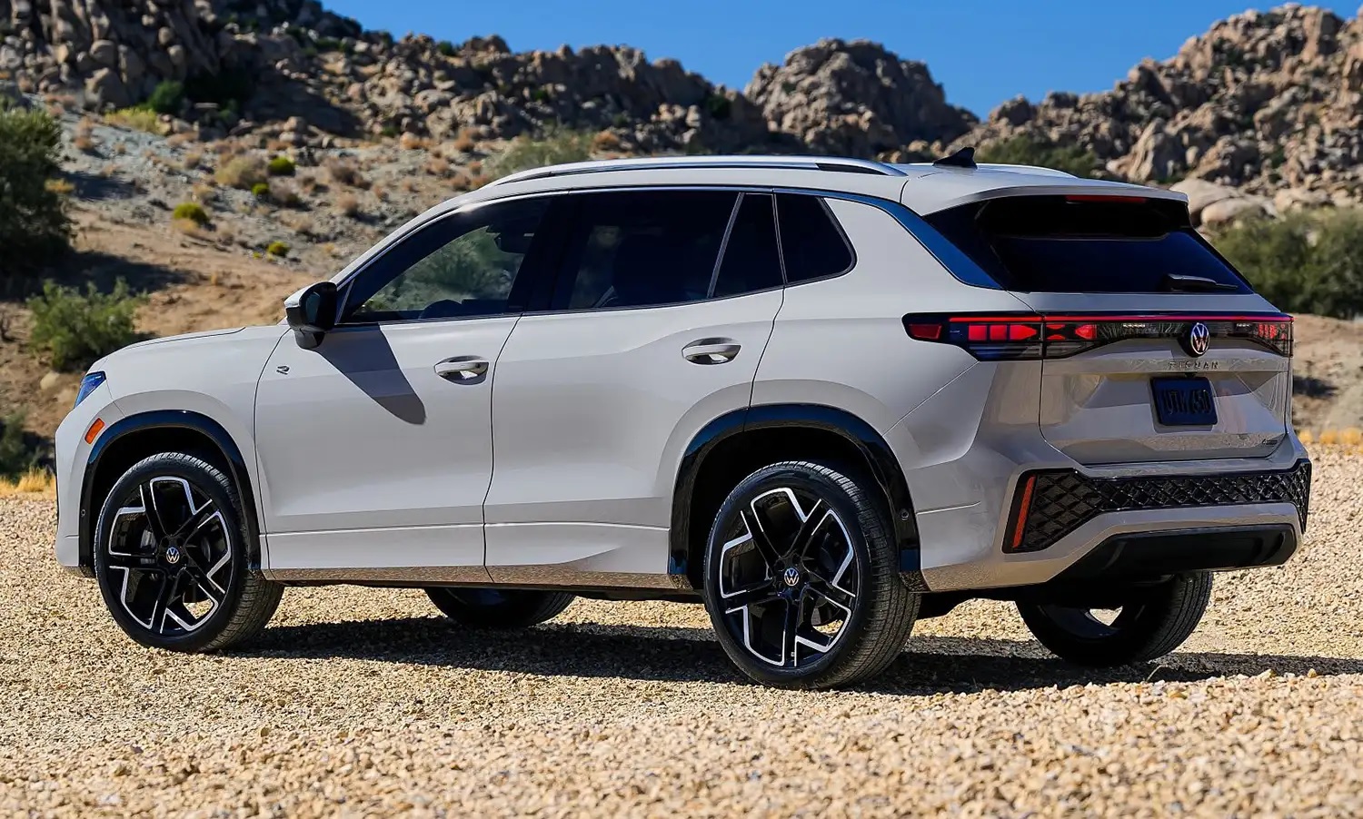 فولکس واگن تیگوان 2025 از راه رسید؛ ترکیب طراحی مدرن و عملکرد قوی فولکس واگن تیگوان 2025 (9)
