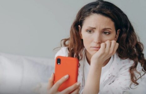 اخبار منفی تلفن همراه افسردگی