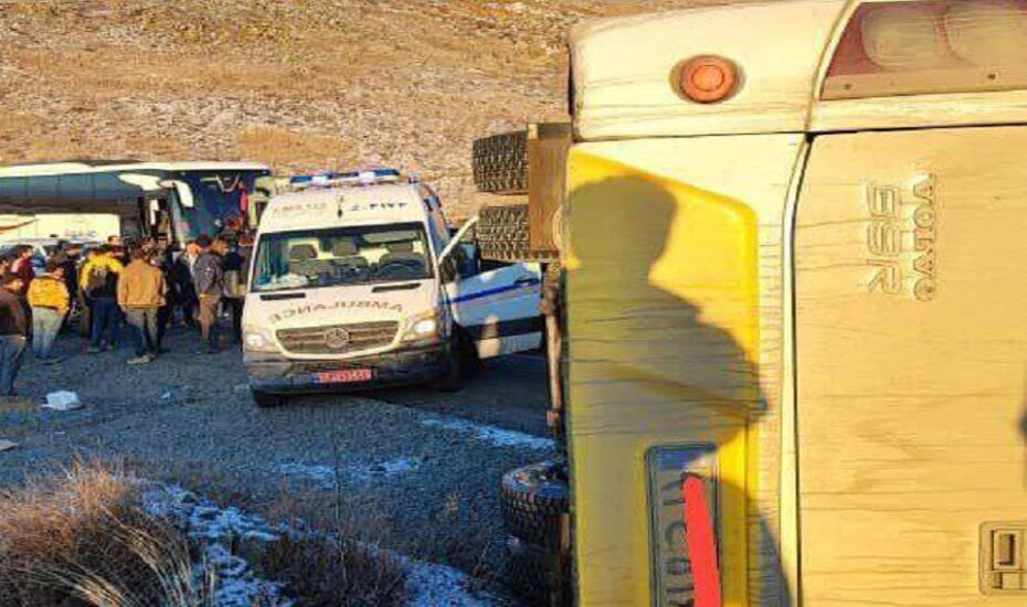 واژگونی اتوبوس کارگران
