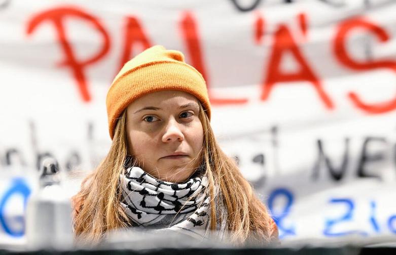  "گرتا تونبرگ" فعال محیط زیستی سوئدی در تظاهرات حامیان فلسطین 