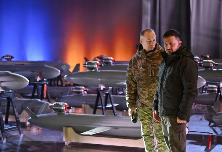 بازدید رئیس جمهوری اوکراین از نخستین کارگاه تولید موشک های پهپادی اوکراین