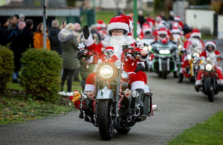 حرکت کاروان موتوری بابانوئل ها