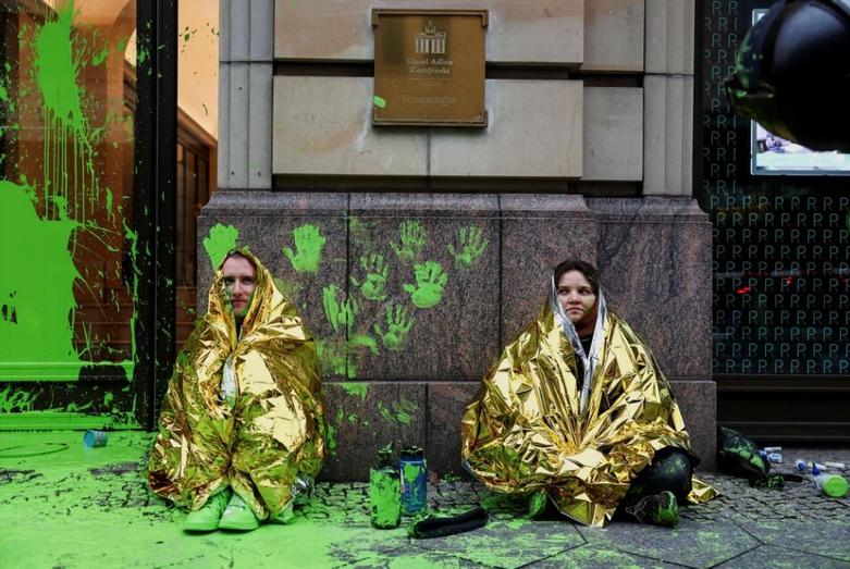 فعالان محیط زیستی موسوم به "شورش علیه انقراض" 