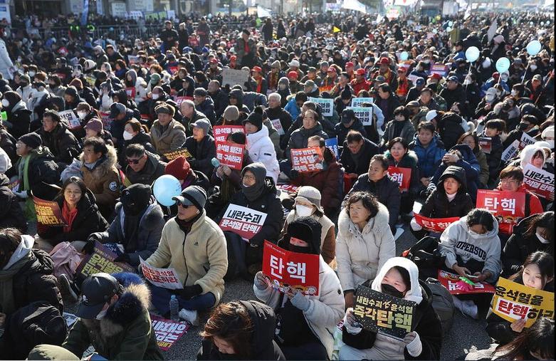 ادامه تحصن و اعتراضات در مقابل مجلس کره جنوبی