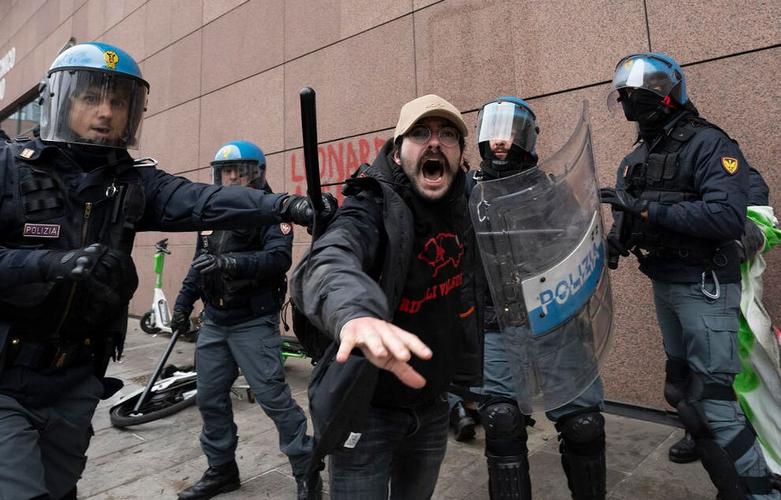 ضرب و شتم و دستگیری دانشجویان حامی فلسطین 