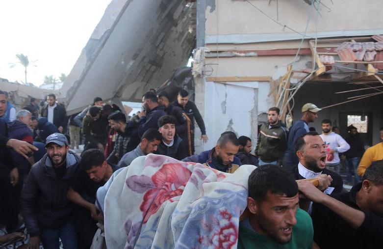 جنگنده های اسرائیلی شهر "دیر البلح"