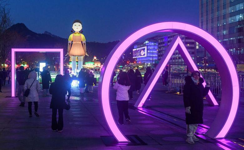 مجسمه 7 متری "یونگ هی"