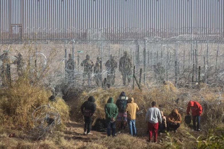 مواجهه پناهجویان با ماموران گارد مرزی