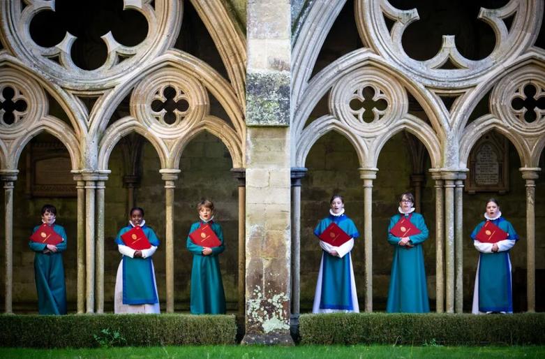 تمرین اعضای گروه "کُر" موسیقی کلیسای جامع سالزبوری