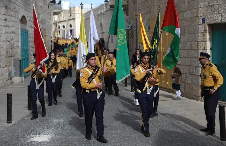 یک زائر مسیحی در کلیسای مهد