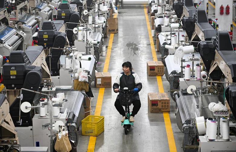 یک کارگر در حال گشت زنی