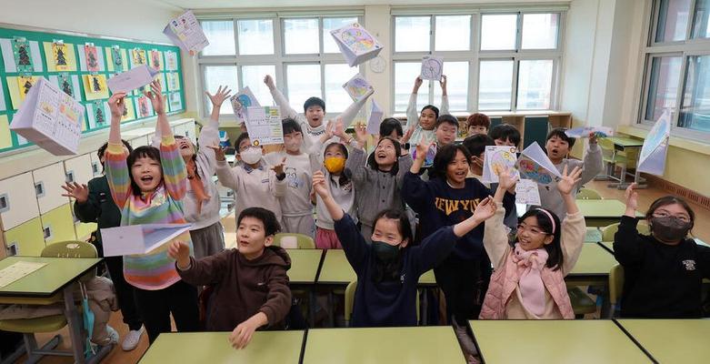 شادمانی دانش آموزان مدرسه ای در شهر سئول