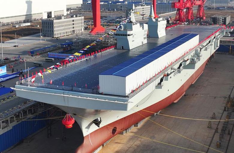 به آب انداختن اولین کشتی تهاجمی آبی- خاکی