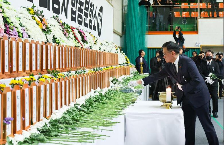 ادای احترام به 179 قربانی سانحه هوایی کره جنوبی