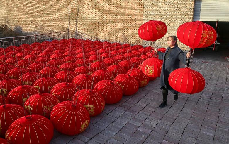 کارگاه تولید فانوس های رنگی چینی