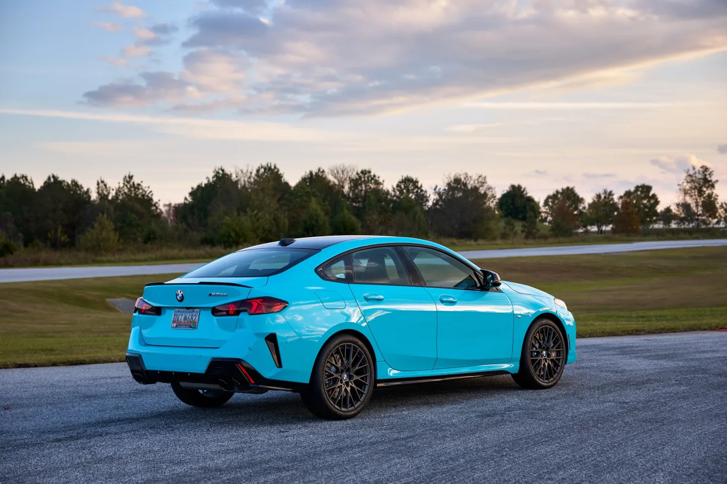 بررسی خودروی BMW