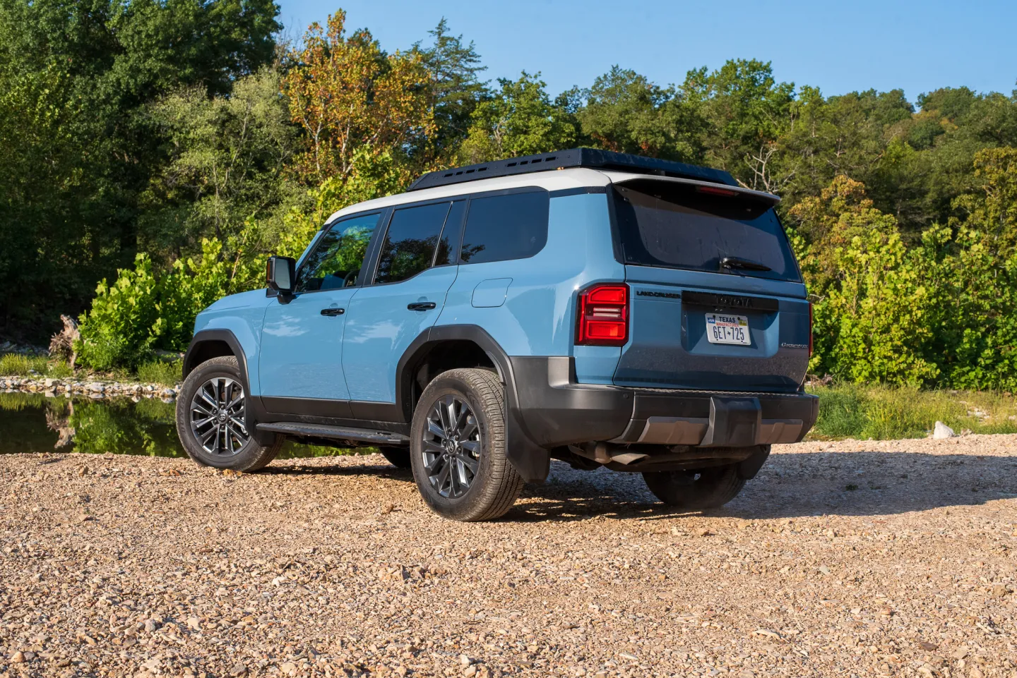 تویوتا لندکروزر 