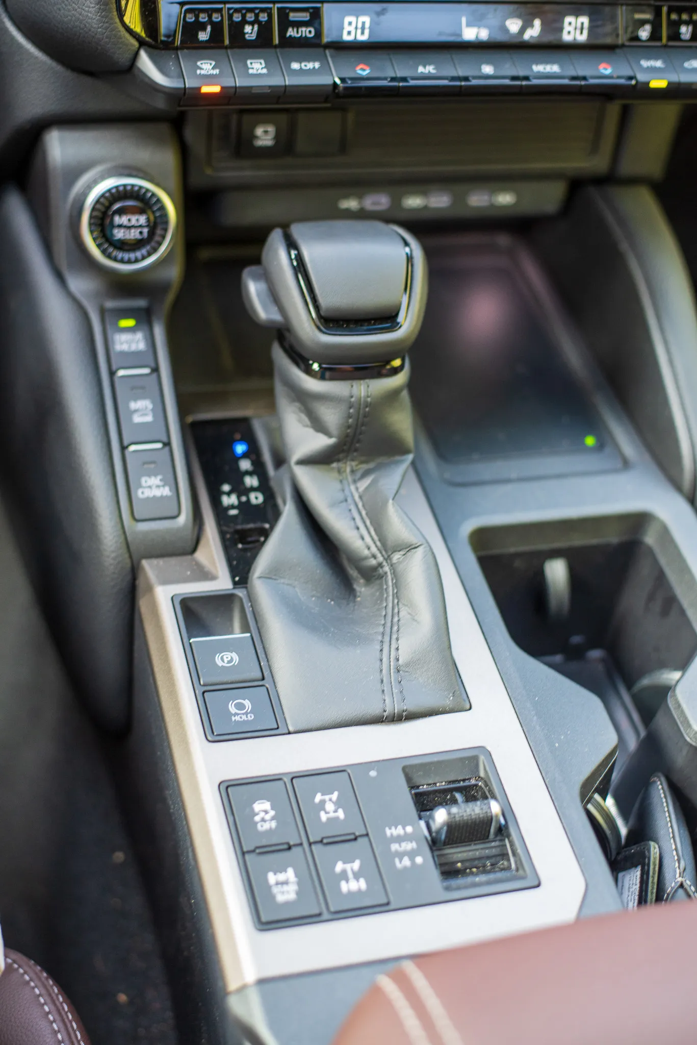 تویوتا لندکروزر 