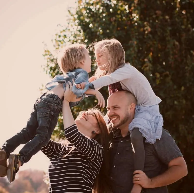 روابط صمیمانه خواهر و برادر در کودکی، عامل بهبود سلامت شناختی در پیری خانواده