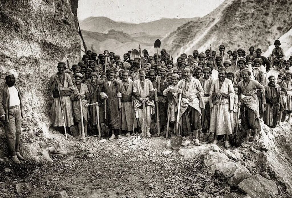  احداث جاده چالوس