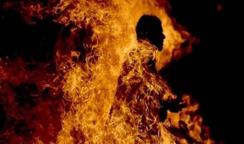 آتش زدن یک مرد