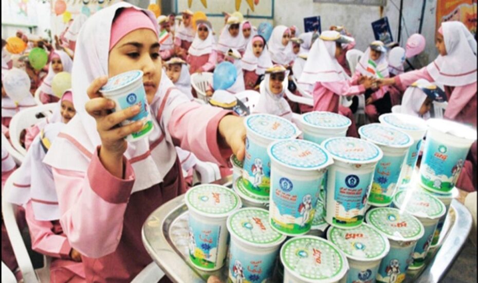 رئیس‌جمهور توزیع شیر مدارس