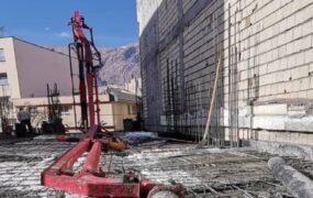 سقوط دکل پمپ بتن در شیراز