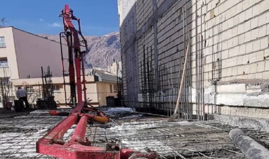 سقوط دکل پمپ بتن در شیراز