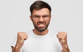 کمبود ویتامین B عصبانیت و بی‌خوابی