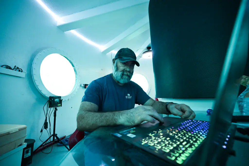 رکورد زندگی زیر آب توسط مهندس آلمانی شکسته شد/ تصاویر رکورد جهانی زندگی زیر آب