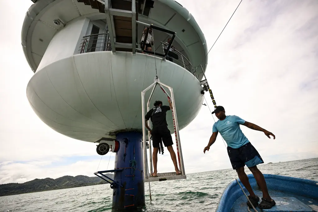 رکورد زندگی زیر آب توسط مهندس آلمانی شکسته شد/ تصاویر رکورد جهانی زندگی زیر آب