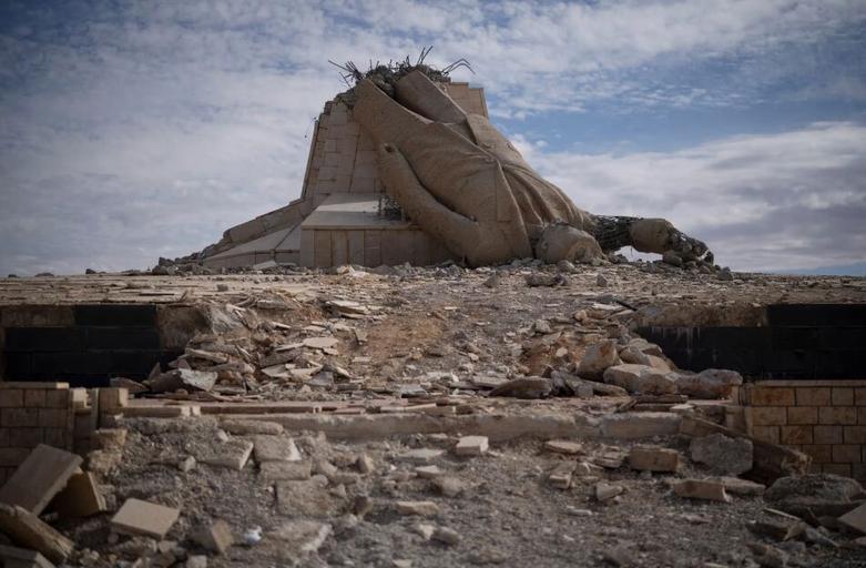 مجسمه حافظ اسد