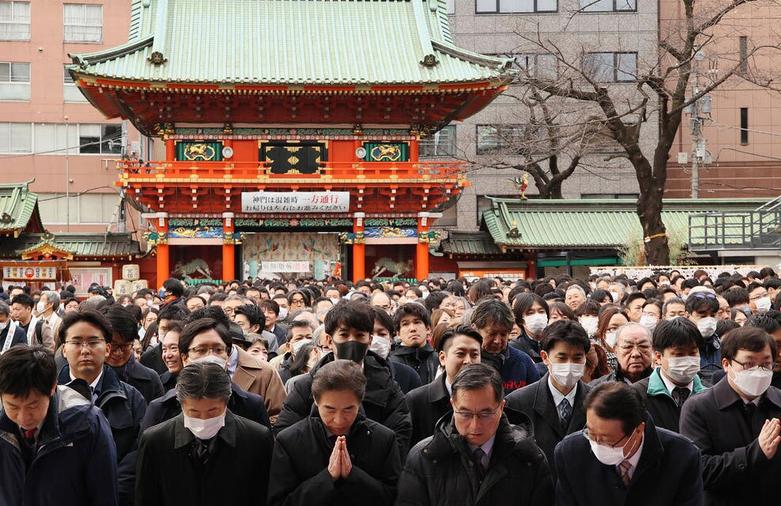 تجار و کارآفرینان ژاپنی پس از پایان تعطیلات سال نو میلادی