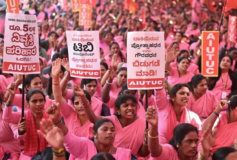 اعتراضات صنفی اعضای کادر درمان در بنگلور هند