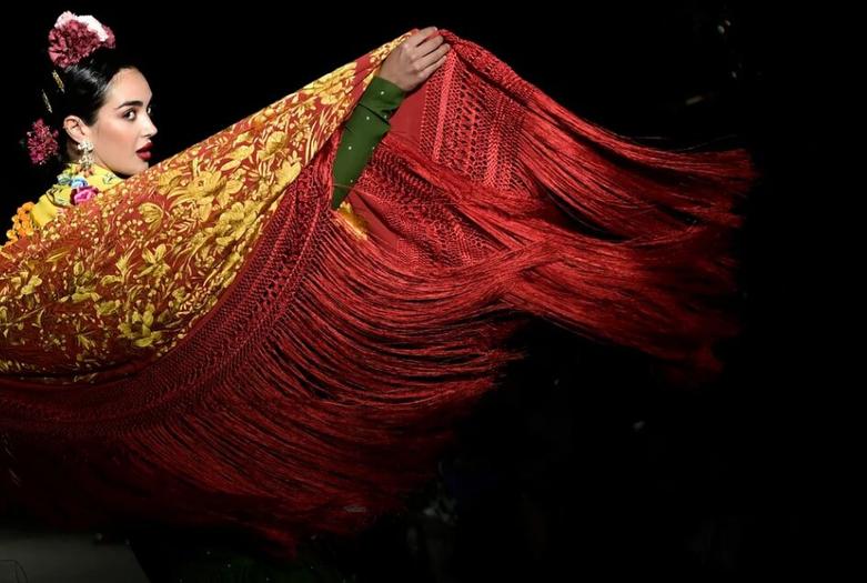 دیدنیهای امروز؛ از بزرگترین اجتماع انسانی جهان تا اردوگاه چادری آوارگان آتشسوزی در آمریکا سیزدهمین نمایشگاه مد " فلامنکو"