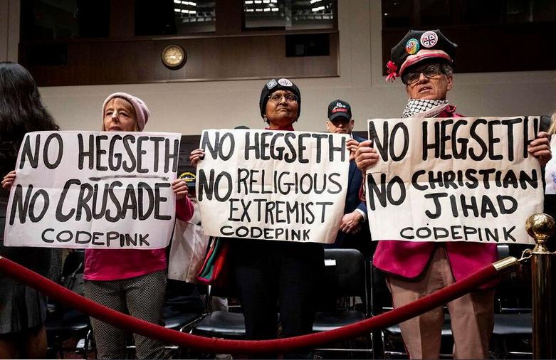 دیدنیهای امروز؛ از بزرگترین اجتماع انسانی جهان تا اردوگاه چادری آوارگان آتشسوزی در آمریکا جلسه بررسی صلاحیت "پیت هگزث"