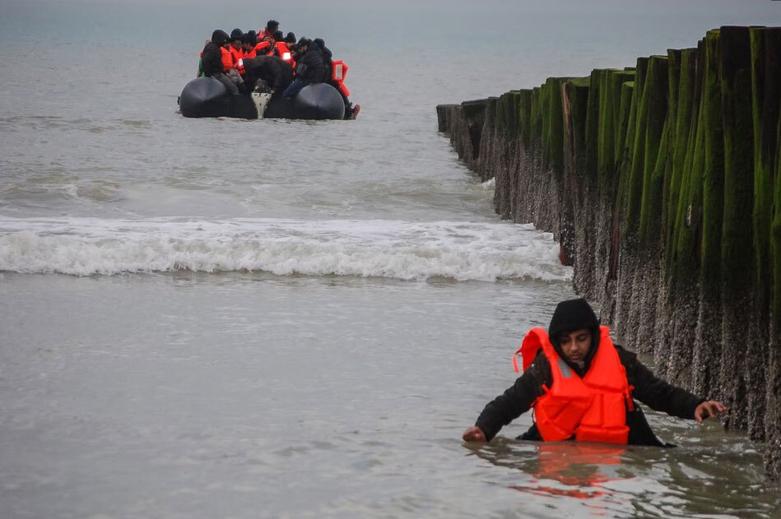 پناهجویان عازم انگلیس در ساحل "کاله"